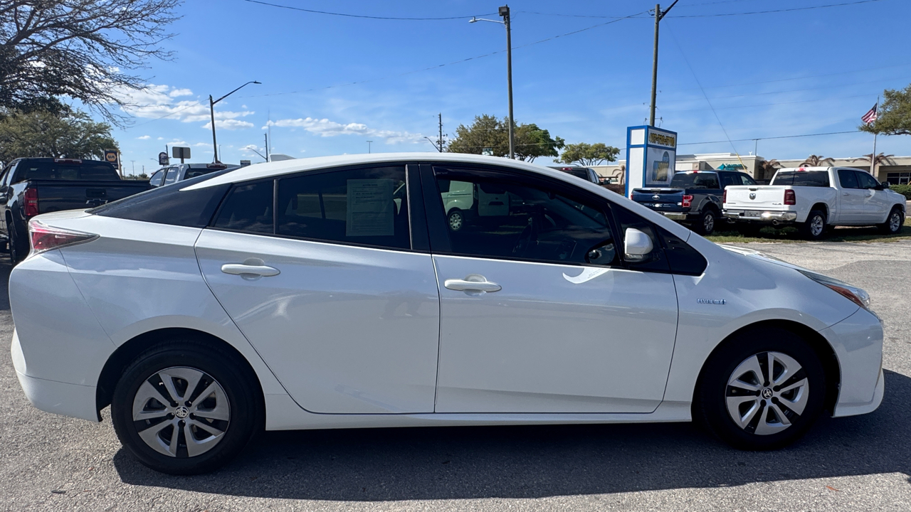 Toyota Prius Base 4D Hatchback 2016