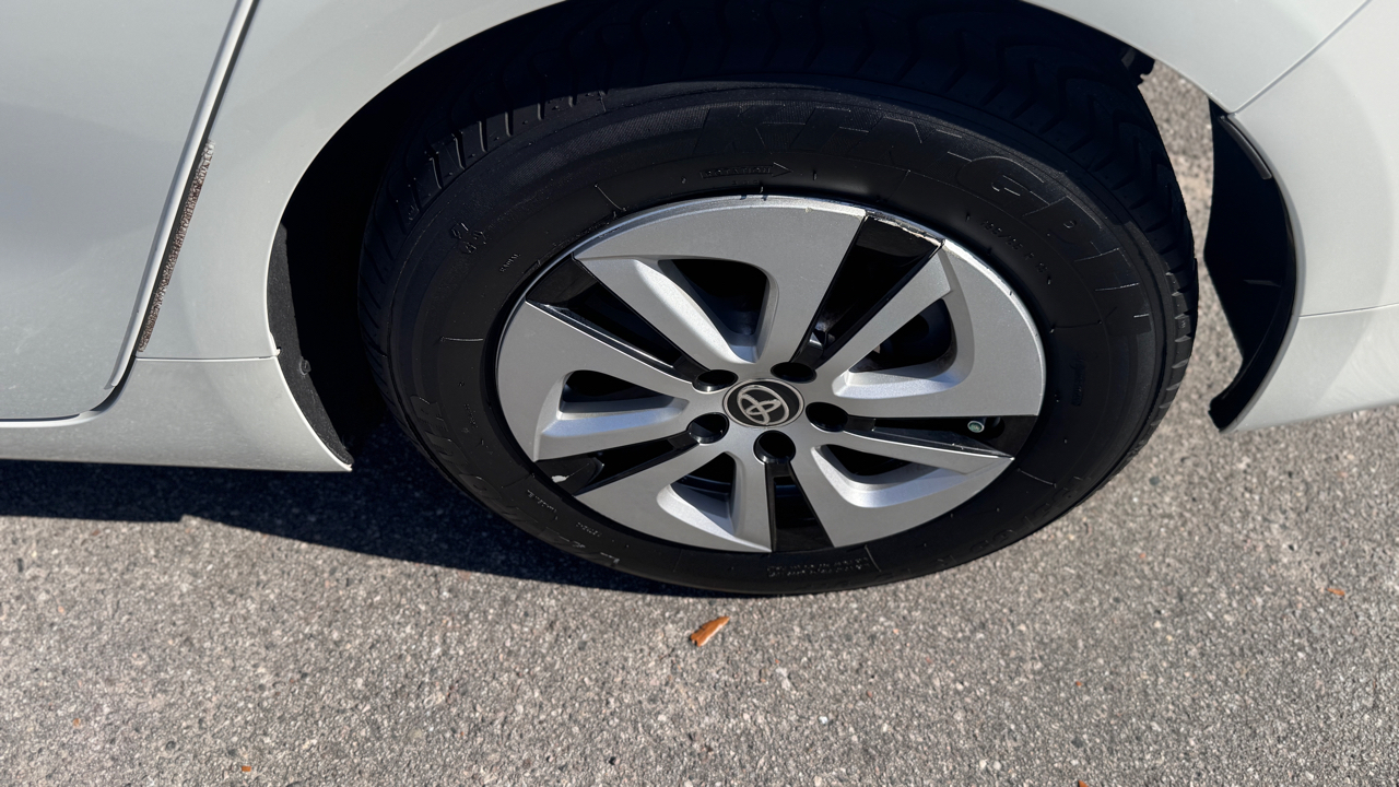 Toyota Prius Base 4D Hatchback 2016