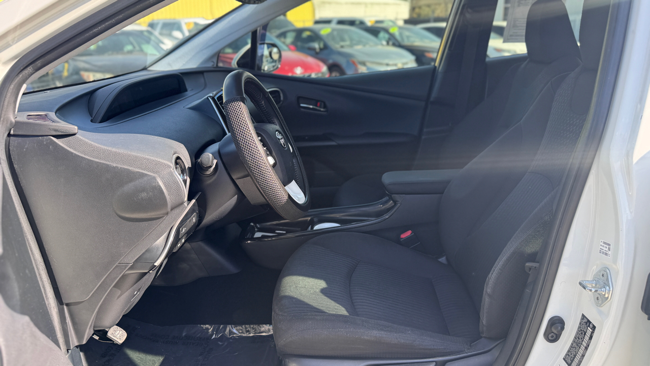 Toyota Prius Base 4D Hatchback 2016