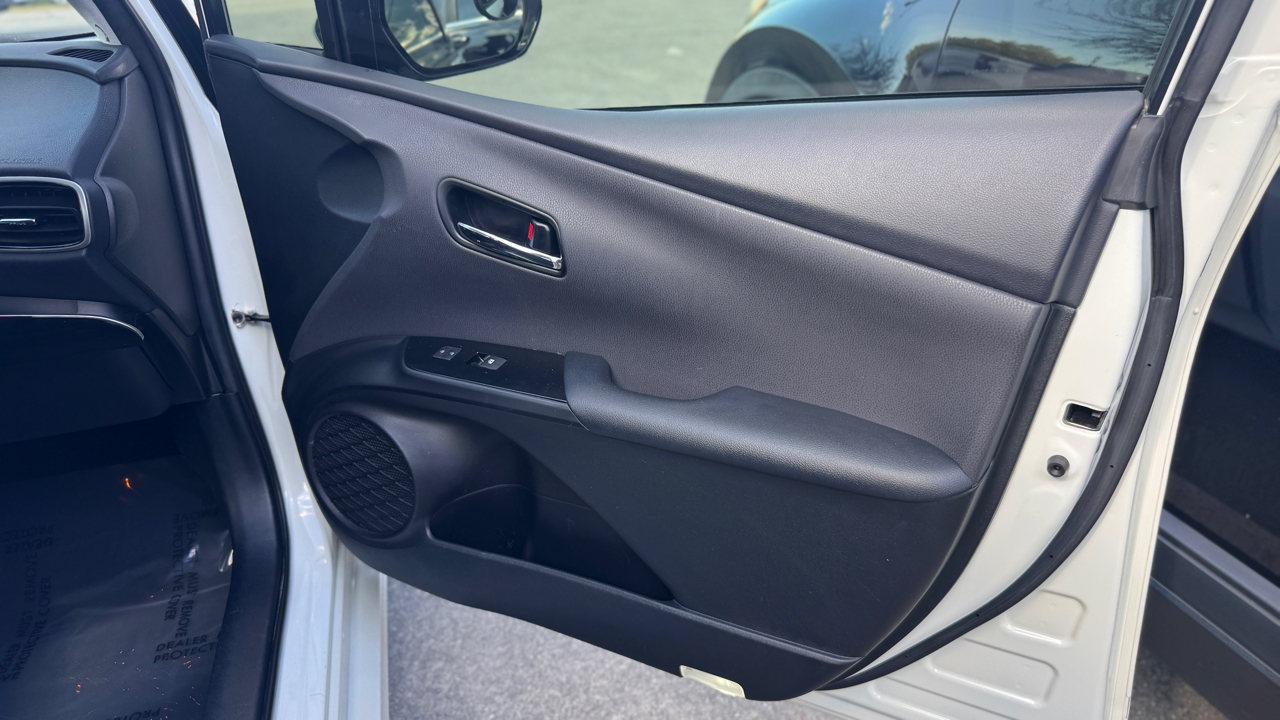 Toyota Prius Base 4D Hatchback 2016