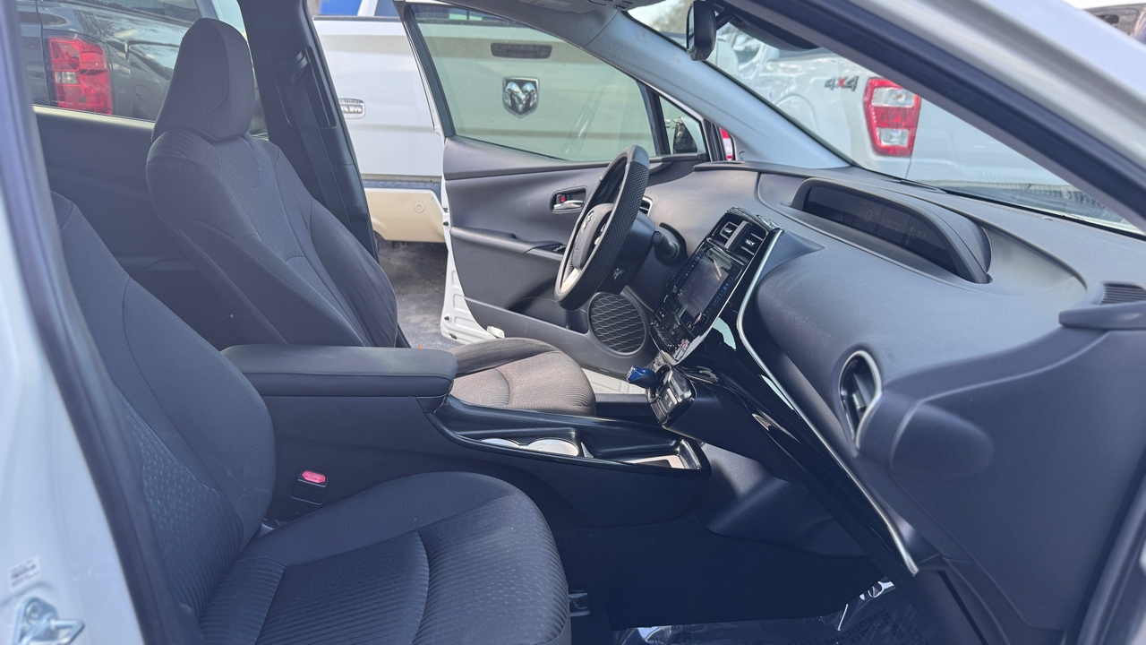 Toyota Prius Base 4D Hatchback 2016