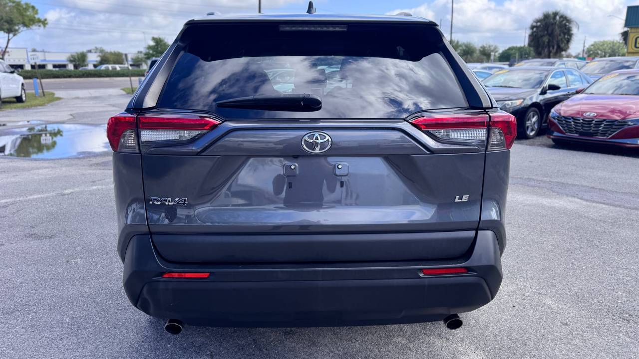 Toyota RAV4 LE FWD (Natl) 2019