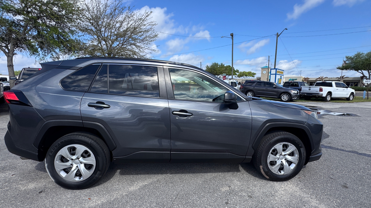 Toyota RAV4 LE FWD (Natl) 2019