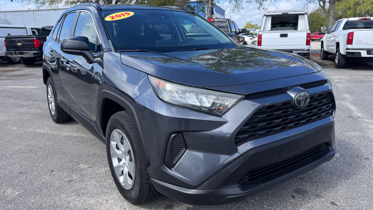 Toyota RAV4 LE FWD (Natl) 2019