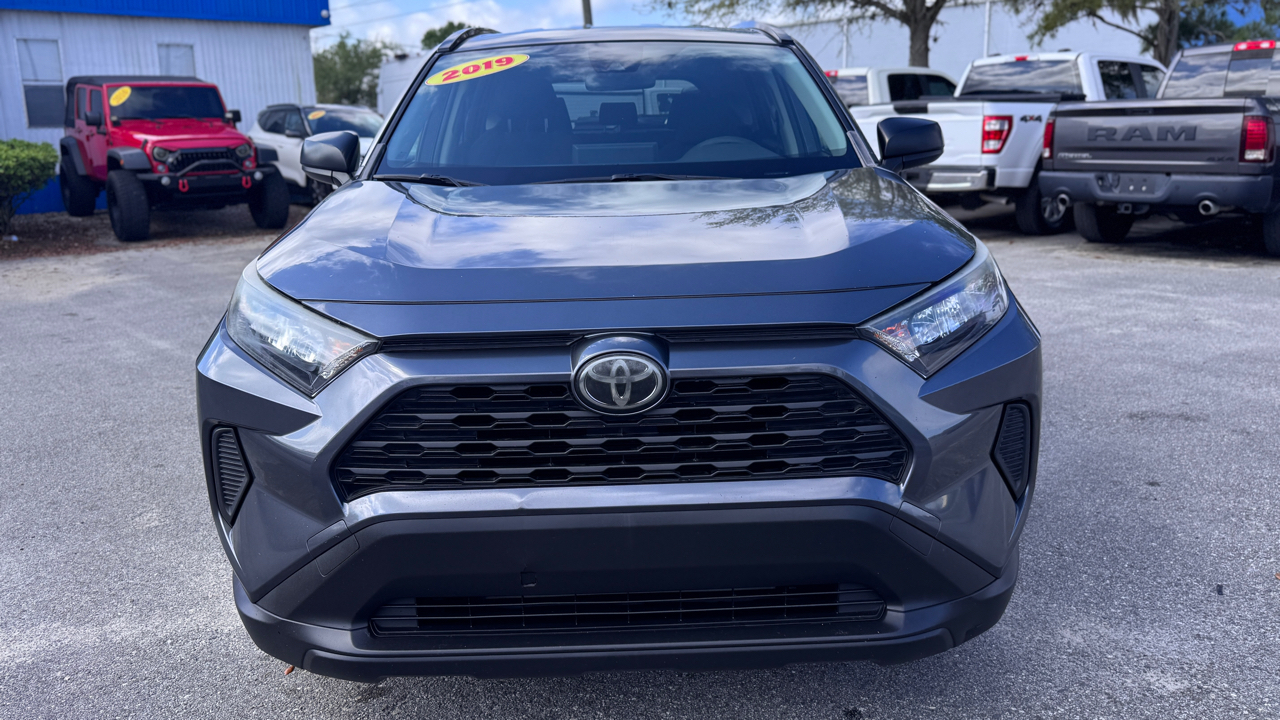 Toyota RAV4 LE FWD (Natl) 2019