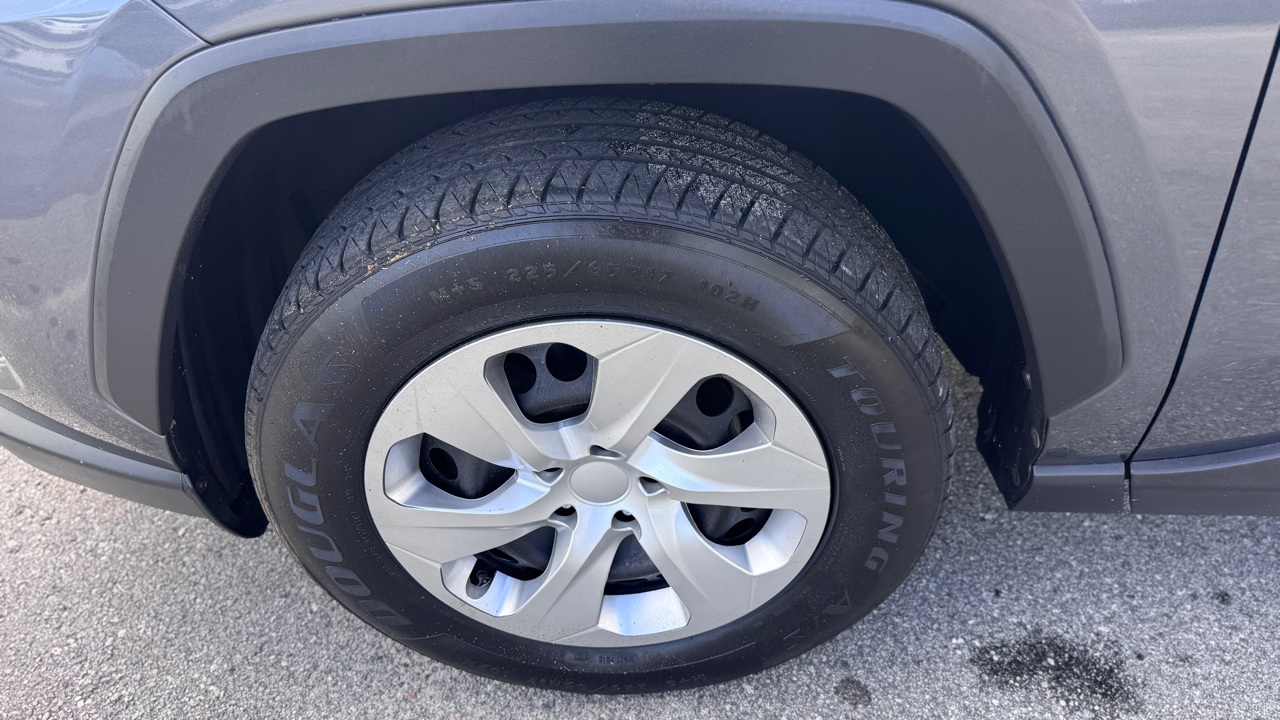 Toyota RAV4 LE FWD (Natl) 2019