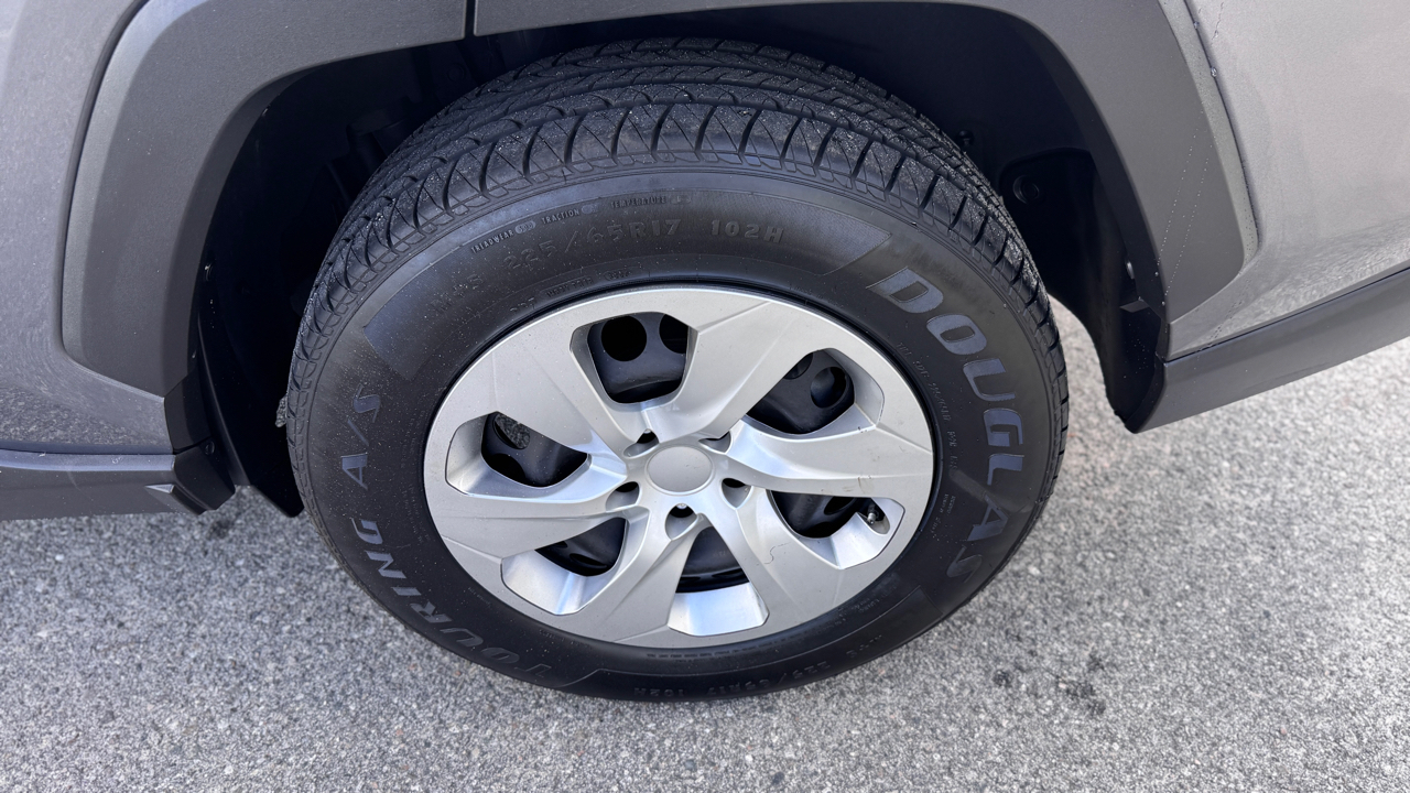 Toyota RAV4 LE FWD (Natl) 2019