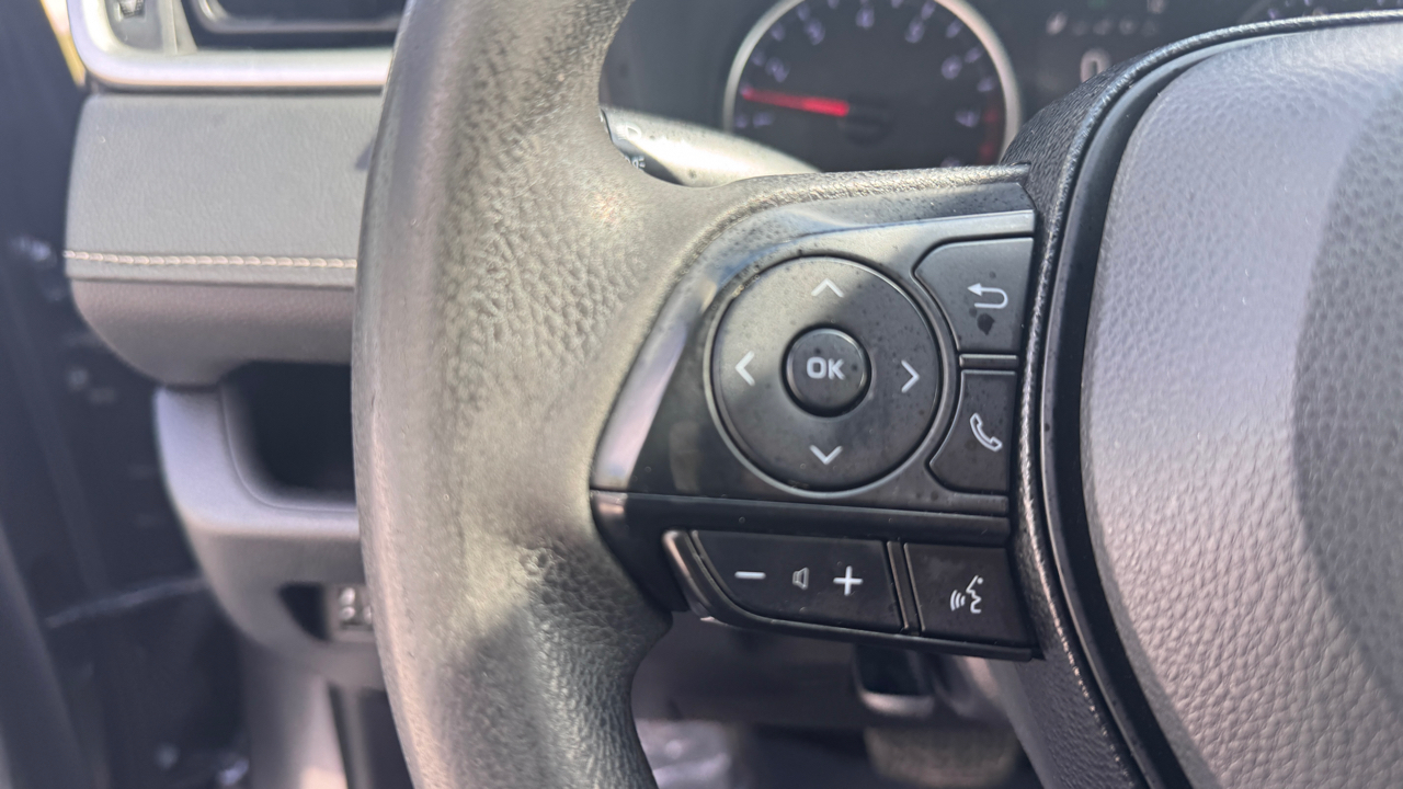 Toyota RAV4 LE FWD (Natl) 2019