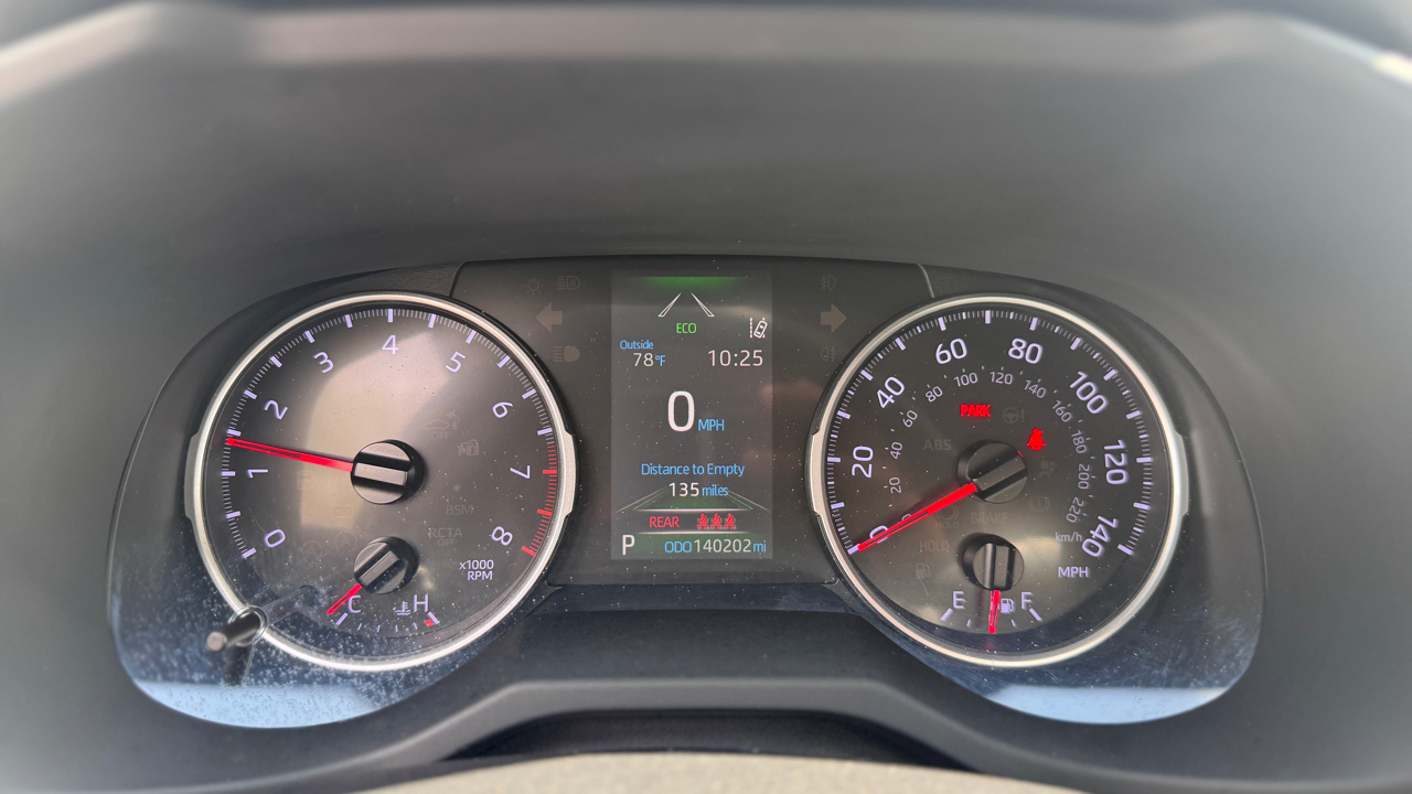 Toyota RAV4 LE FWD (Natl) 2019