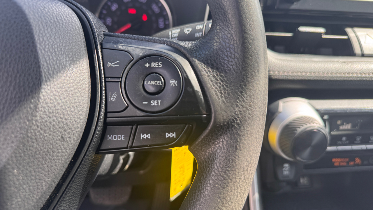 Toyota RAV4 LE FWD (Natl) 2019