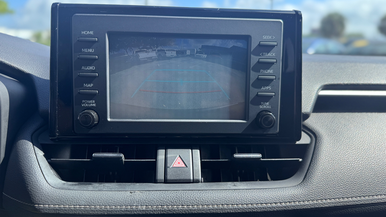 Toyota RAV4 LE FWD (Natl) 2019