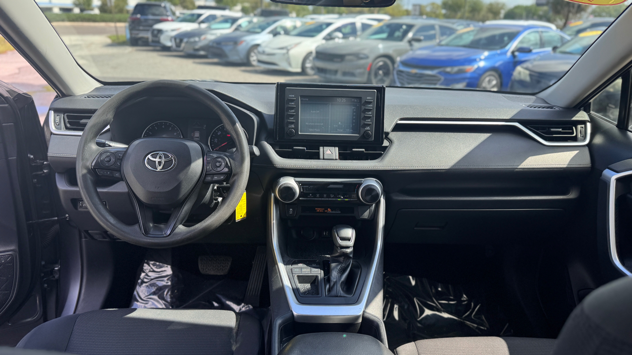 Toyota RAV4 LE FWD (Natl) 2019
