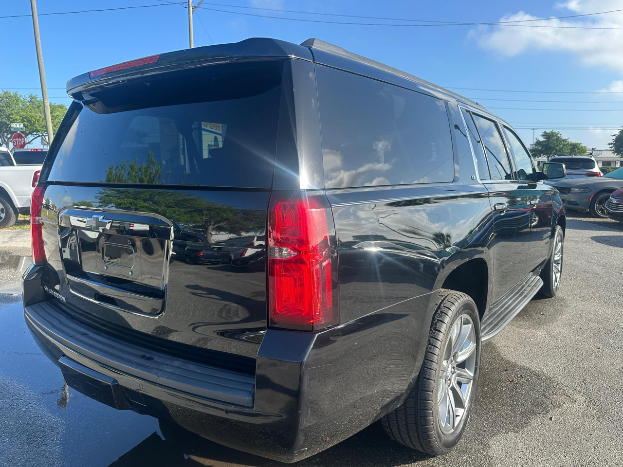 Chevrolet Suburban 2WD 4dr 1500 LT 2017