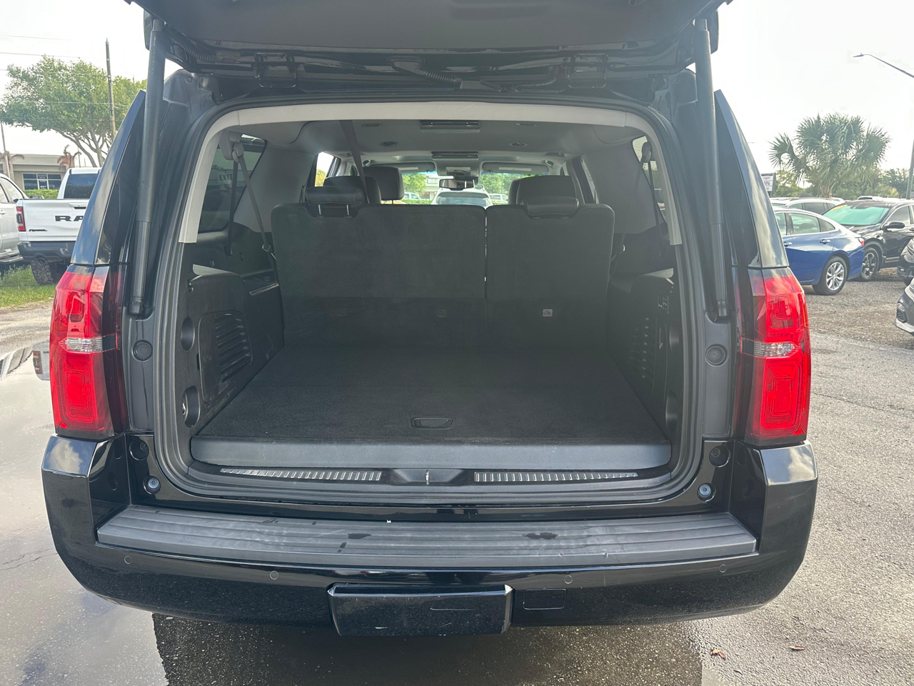 Chevrolet Suburban 2WD 4dr 1500 LT 2017