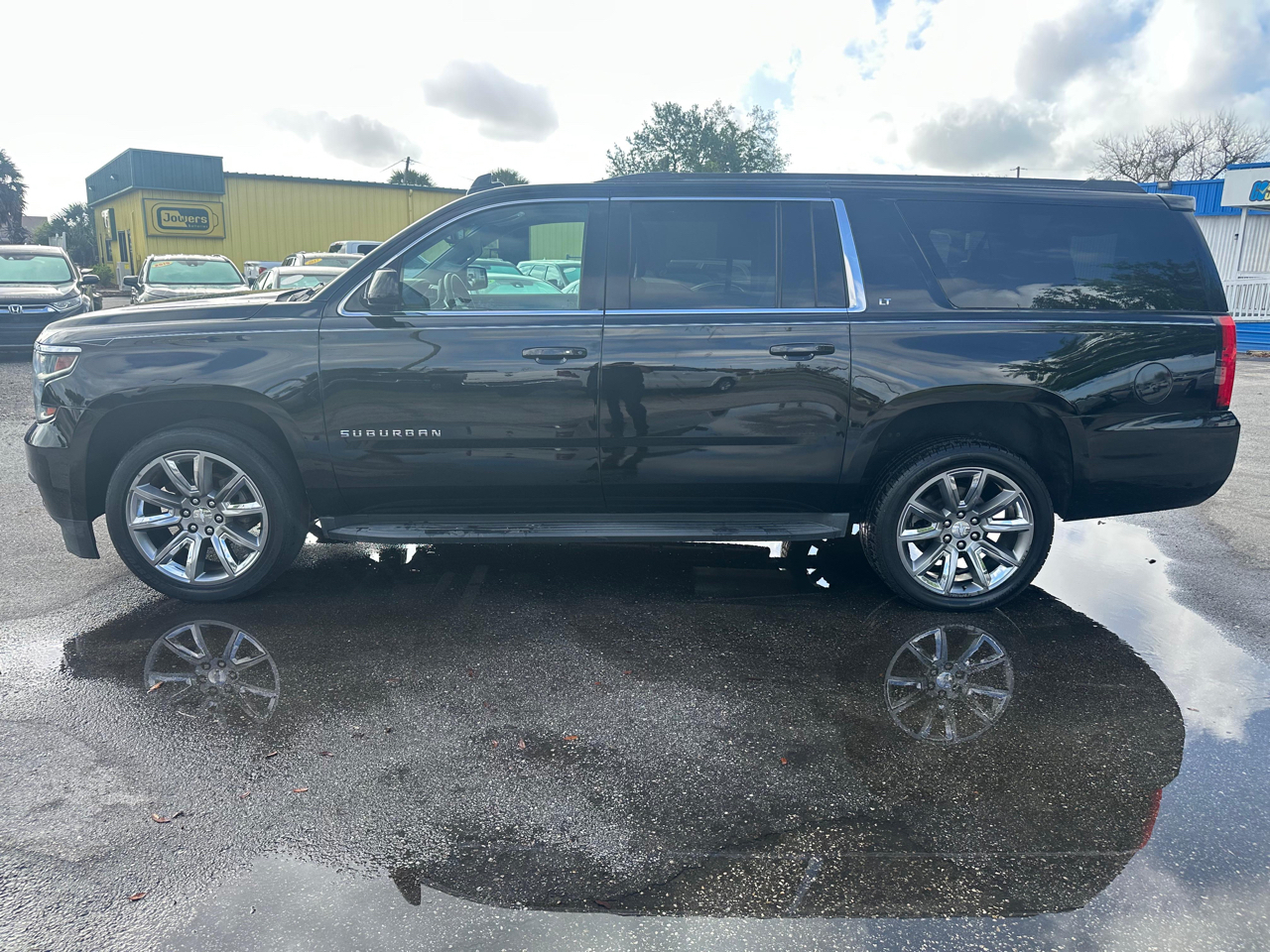 Chevrolet Suburban 2WD 4dr 1500 LT 2017