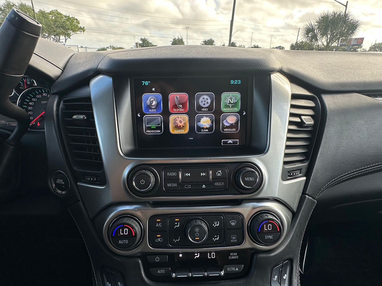 Chevrolet Suburban 2WD 4dr 1500 LT 2017