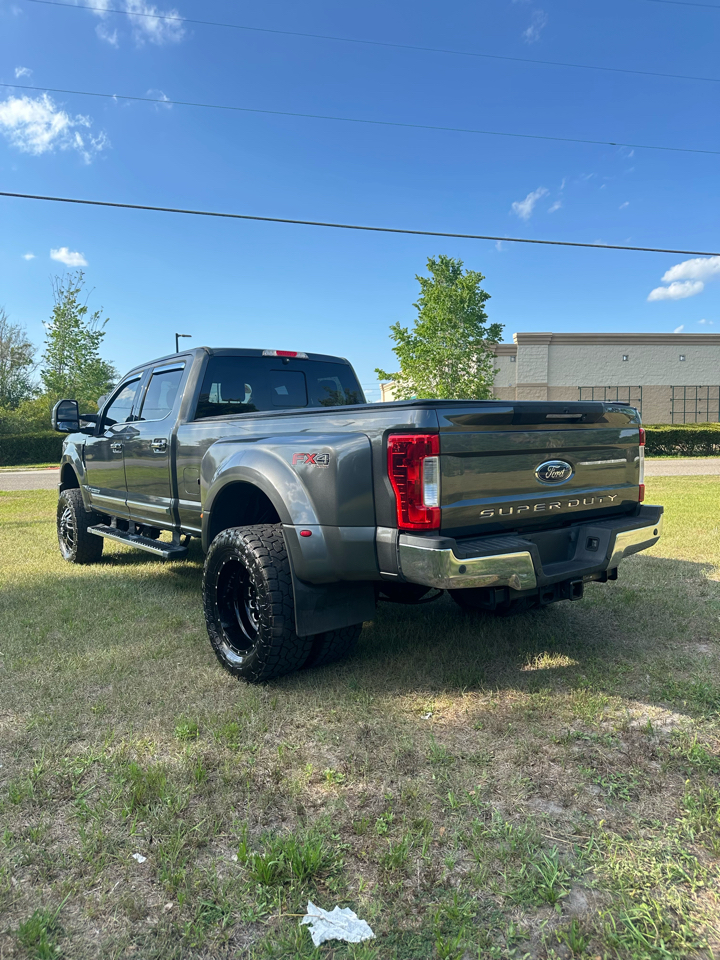 Ford Super Duty F-350 DRW Lariat 4WD Crew Cab 8' Box 2018