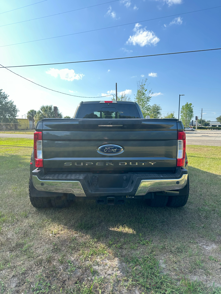 Ford Super Duty F-350 DRW Lariat 4WD Crew Cab 8' Box 2018