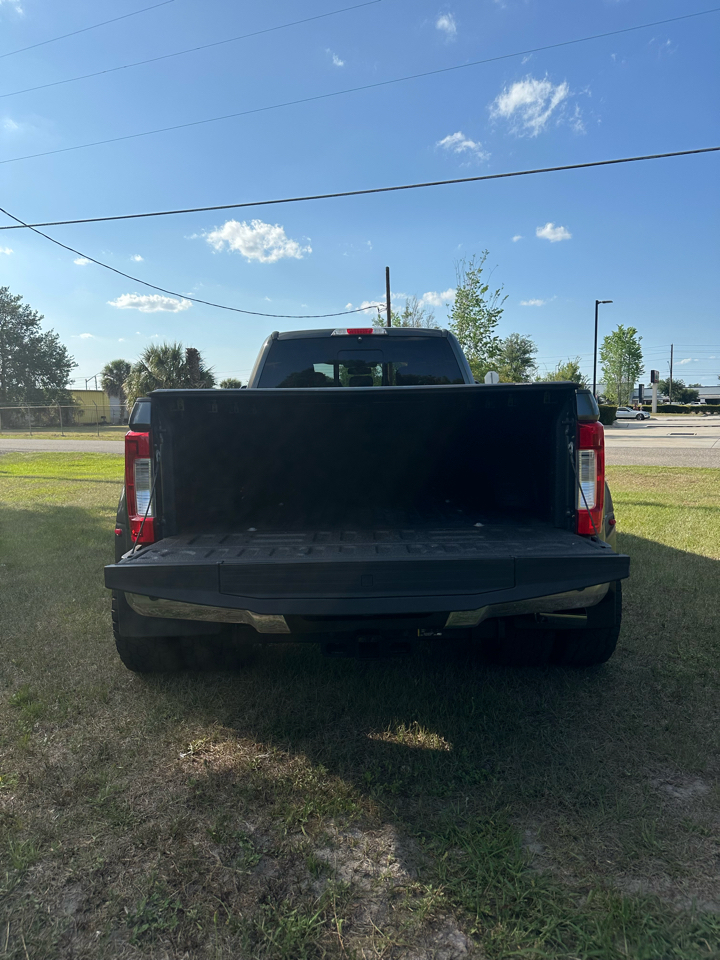 Ford Super Duty F-350 DRW Lariat 4WD Crew Cab 8' Box 2018
