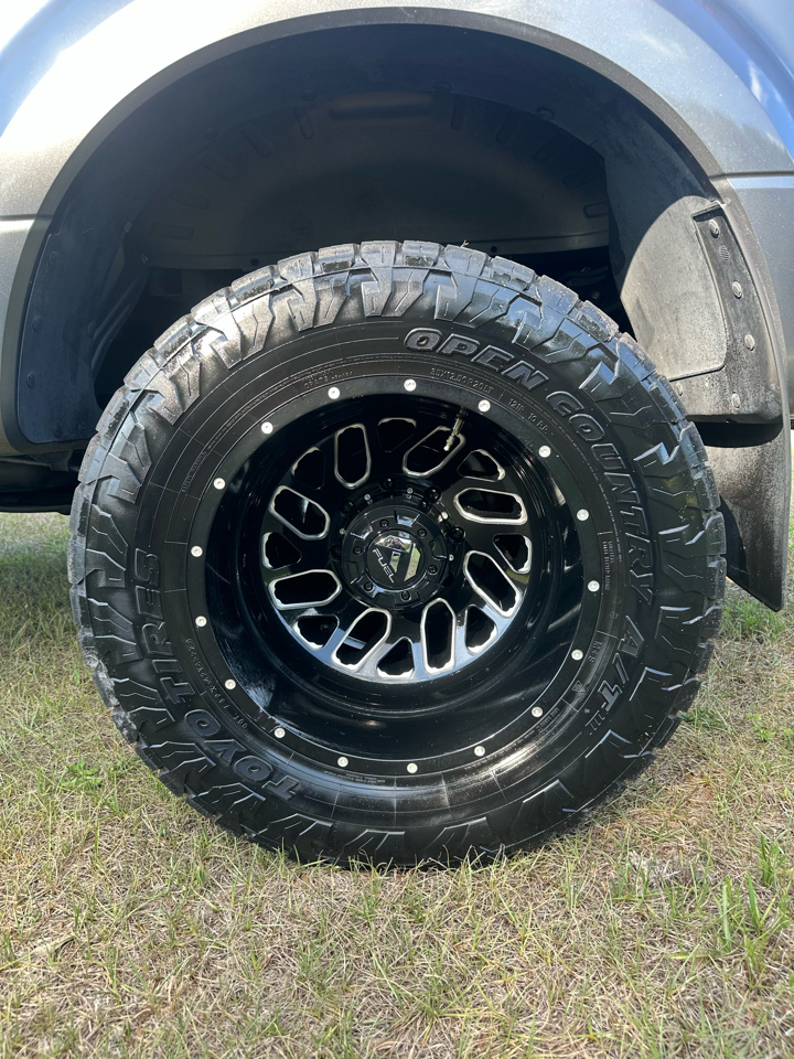 Ford Super Duty F-350 DRW Lariat 4WD Crew Cab 8' Box 2018