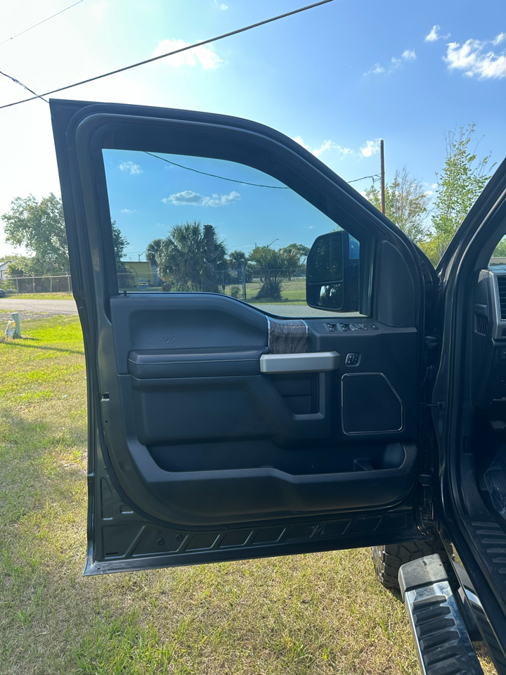 Ford Super Duty F-350 DRW Lariat 4WD Crew Cab 8' Box 2018