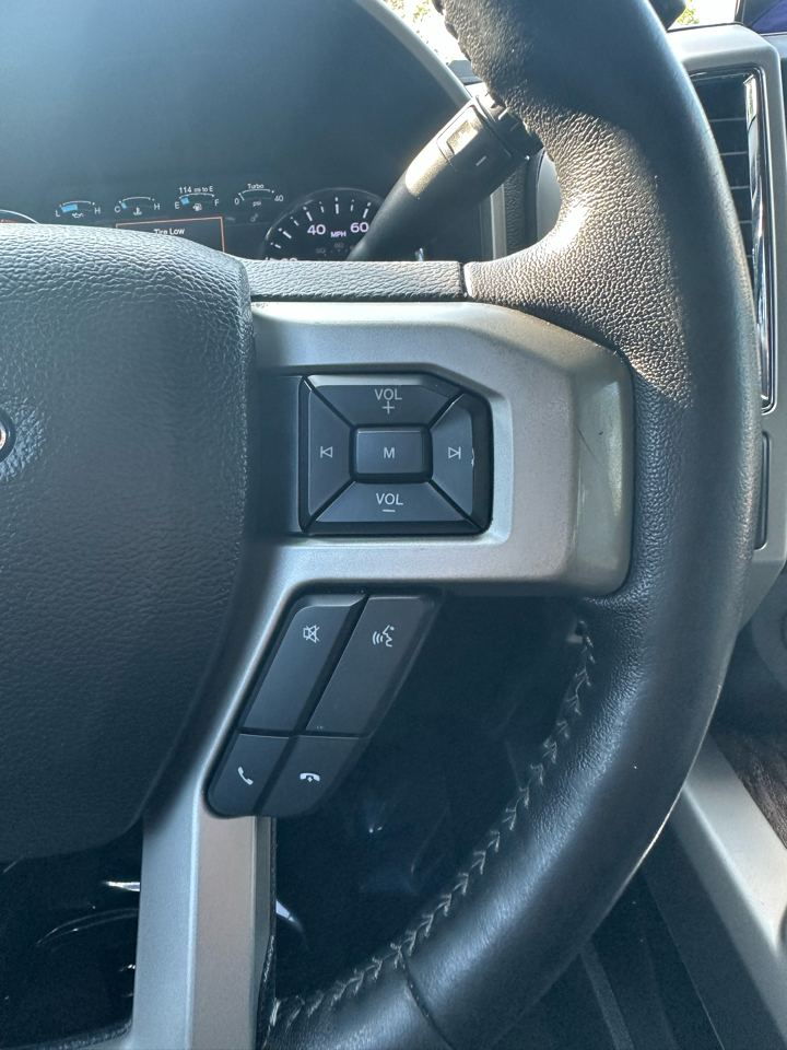 Ford Super Duty F-350 DRW Lariat 4WD Crew Cab 8' Box 2018