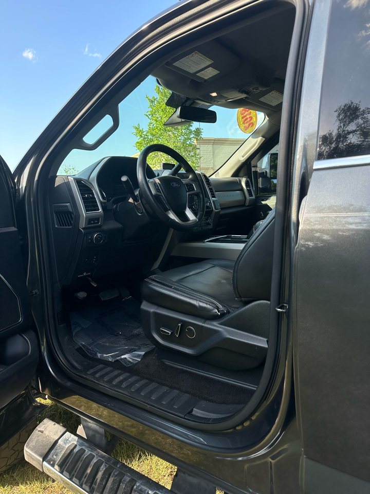 Ford Super Duty F-350 DRW Lariat 4WD Crew Cab 8' Box 2018