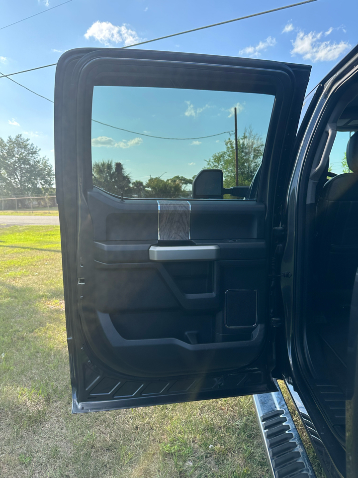 Ford Super Duty F-350 DRW Lariat 4WD Crew Cab 8' Box 2018