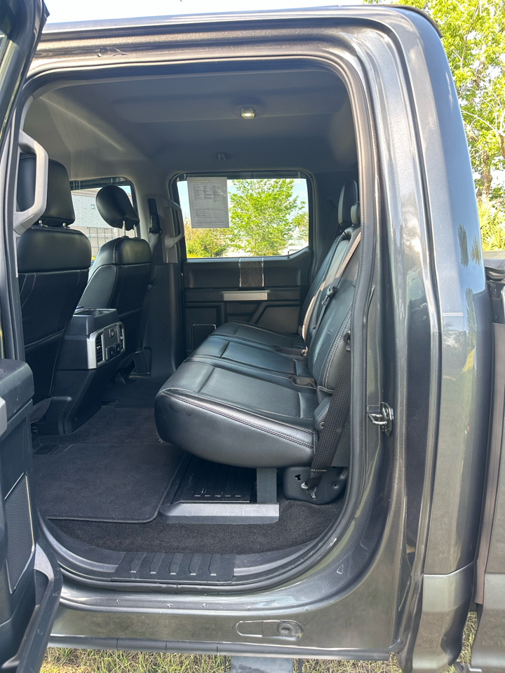 Ford Super Duty F-350 DRW Lariat 4WD Crew Cab 8' Box 2018