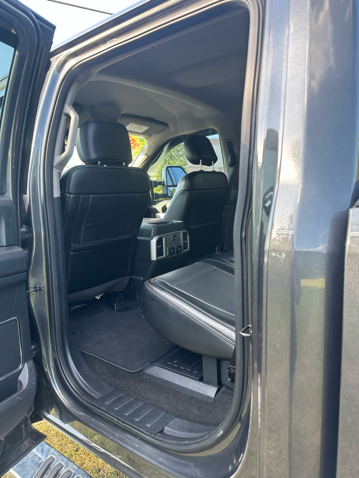 Ford Super Duty F-350 DRW Lariat 4WD Crew Cab 8' Box 2018