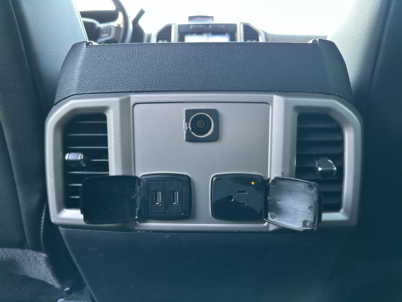 Ford Super Duty F-350 DRW Lariat 4WD Crew Cab 8' Box 2018