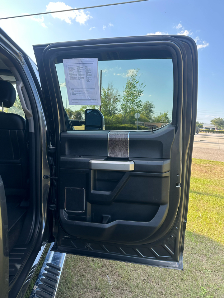 Ford Super Duty F-350 DRW Lariat 4WD Crew Cab 8' Box 2018