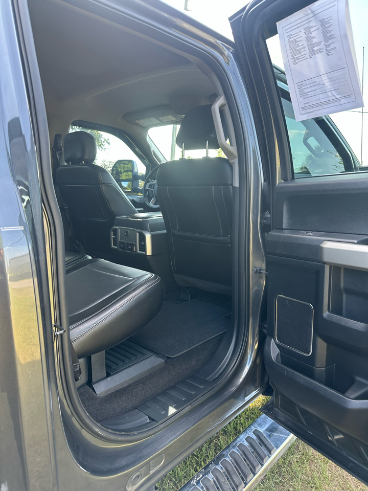 Ford Super Duty F-350 DRW Lariat 4WD Crew Cab 8' Box 2018