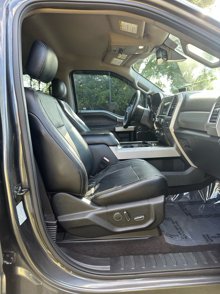 Ford Super Duty F-350 DRW Lariat 4WD Crew Cab 8' Box 2018
