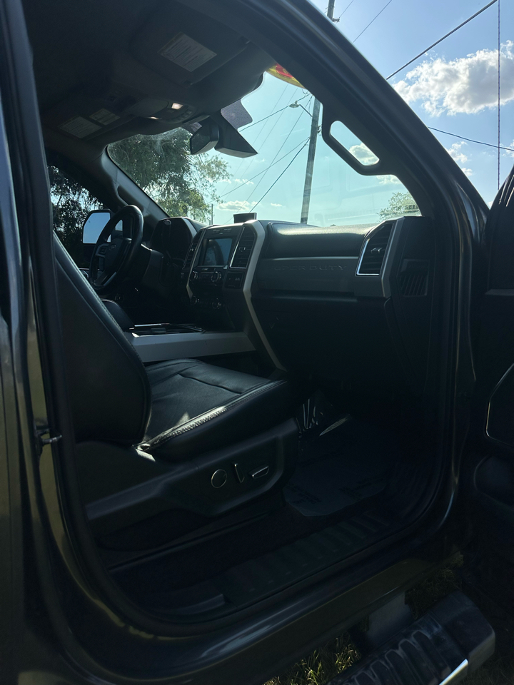 Ford Super Duty F-350 DRW Lariat 4WD Crew Cab 8' Box 2018