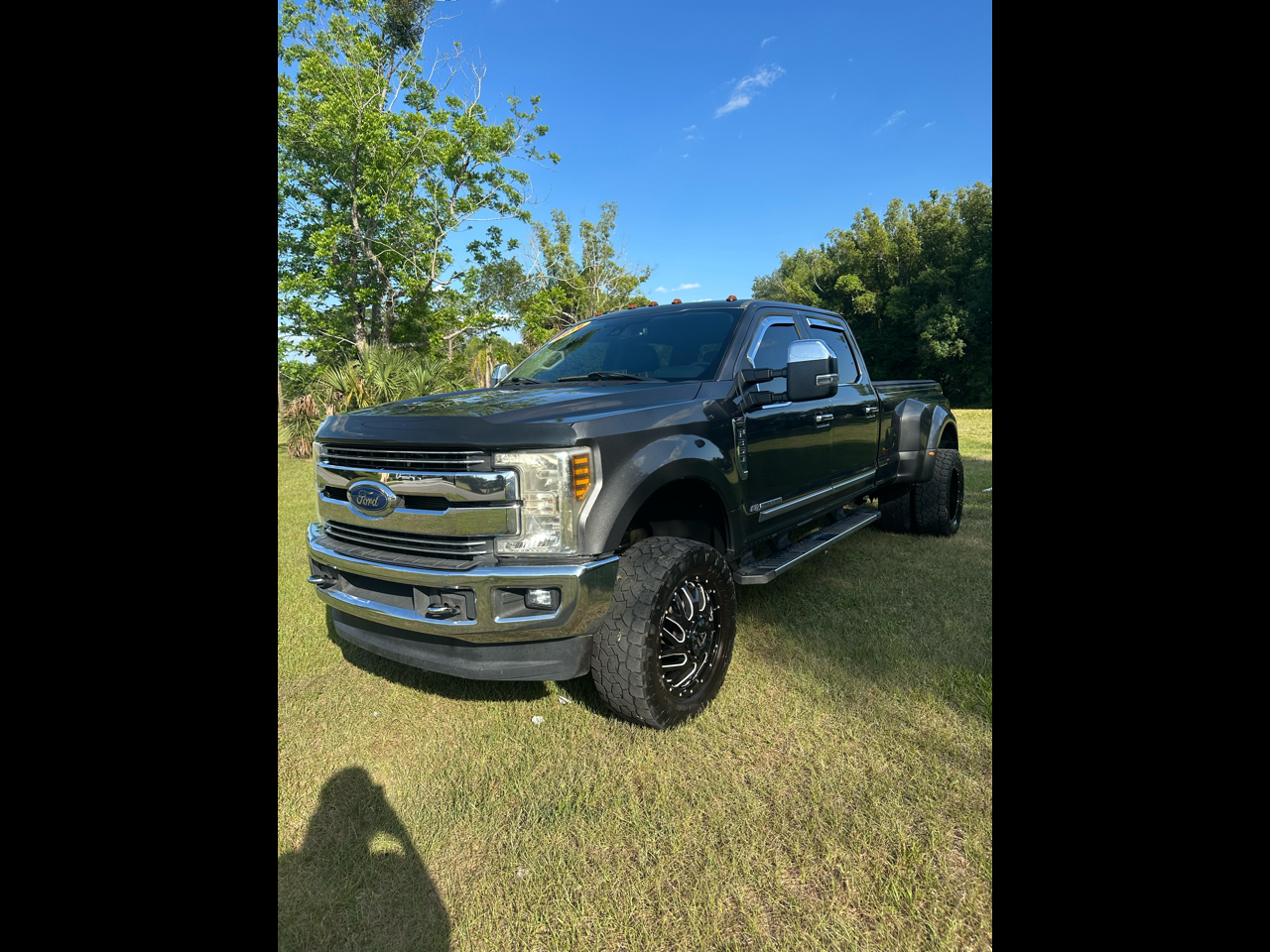 Ford Super Duty F-350 DRW Lariat 4WD Crew Cab 8' Box 2018