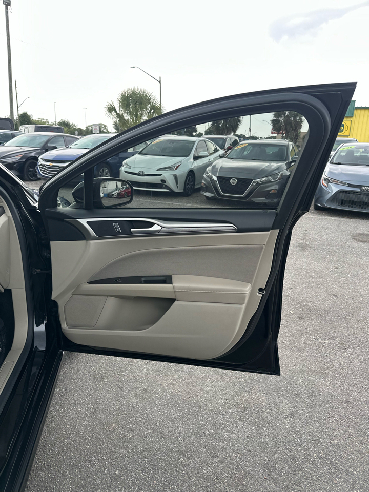 Ford Fusion SE FWD 2020