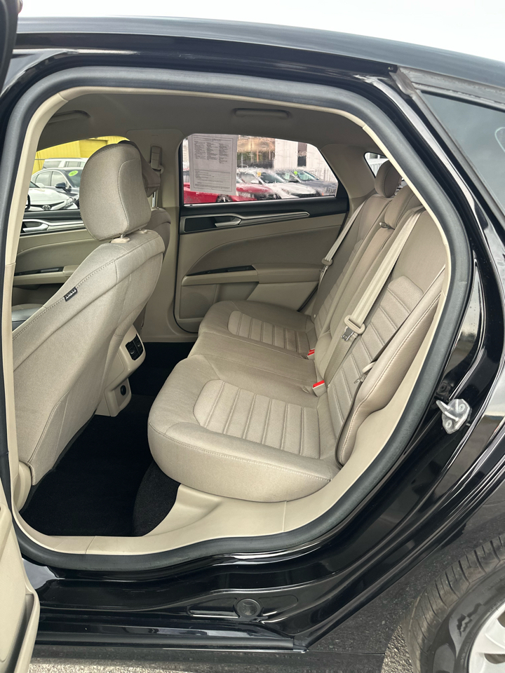 Ford Fusion SE FWD 2020