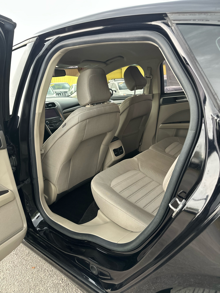 Ford Fusion SE FWD 2020