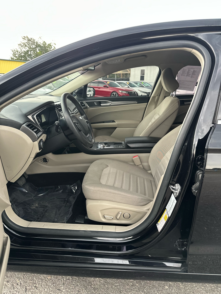 Ford Fusion SE FWD 2020