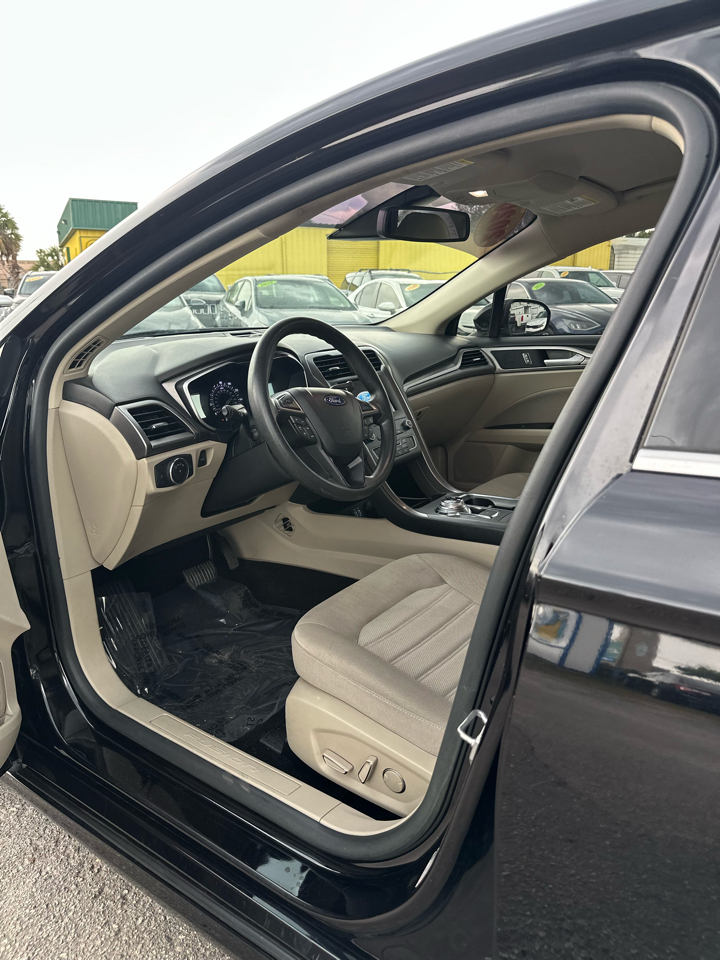 Ford Fusion SE FWD 2020