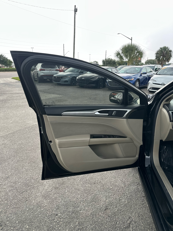 Ford Fusion SE FWD 2020