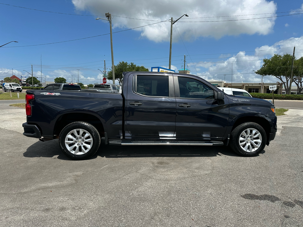 Chevrolet Silverado 1500 4WD Crew Cab 147" Custom 2022