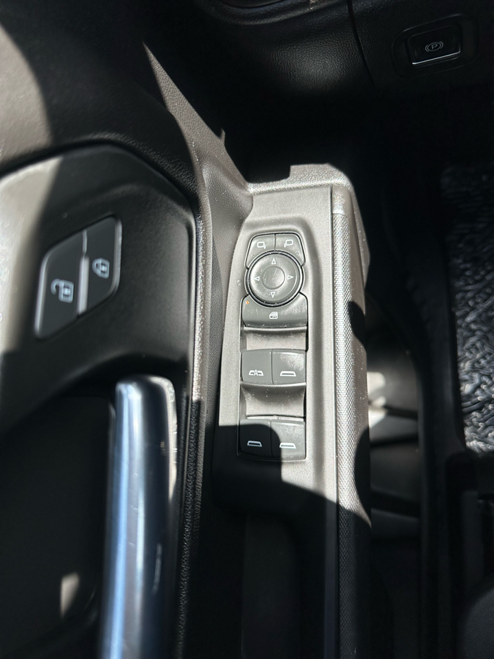 Chevrolet Silverado 1500 4WD Crew Cab 147" Custom 2022