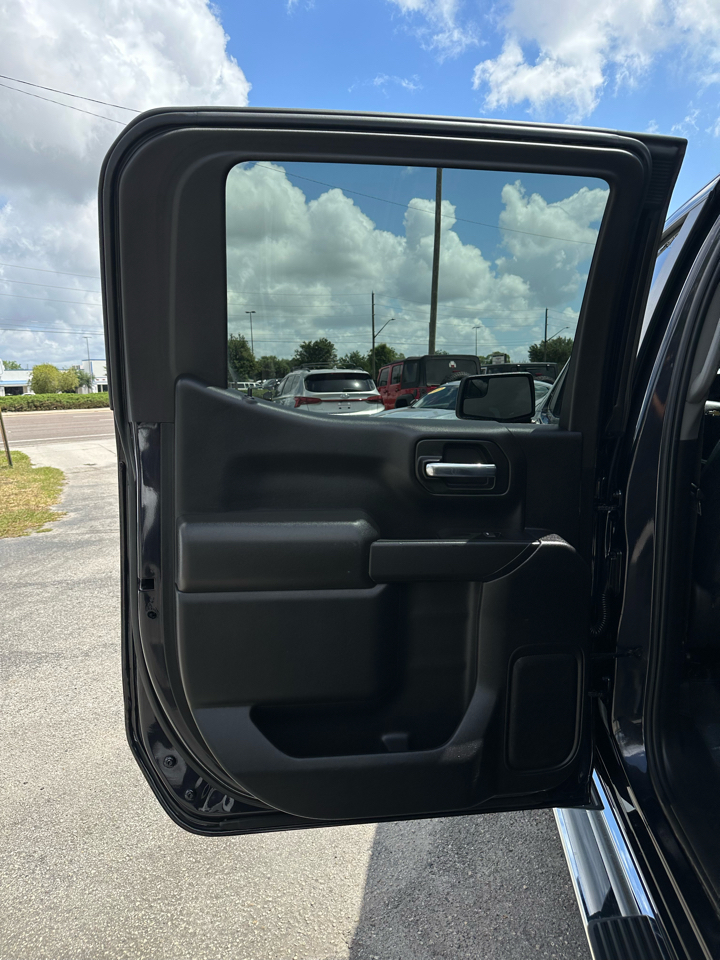 Chevrolet Silverado 1500 4WD Crew Cab 147" Custom 2022