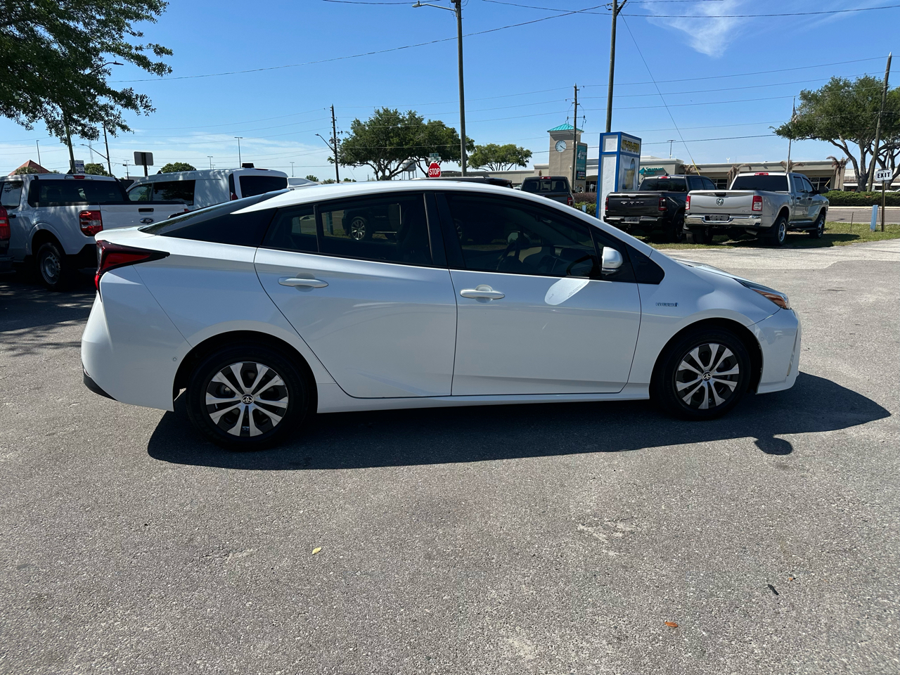 Toyota Prius LE AWD-e (Natl) 2021