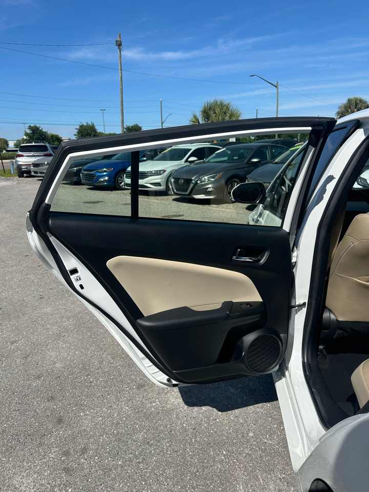 Toyota Prius LE AWD-e (Natl) 2021