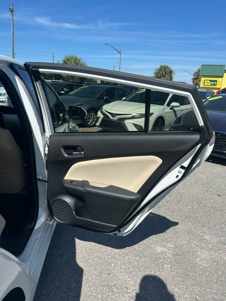 Toyota Prius LE AWD-e (Natl) 2021