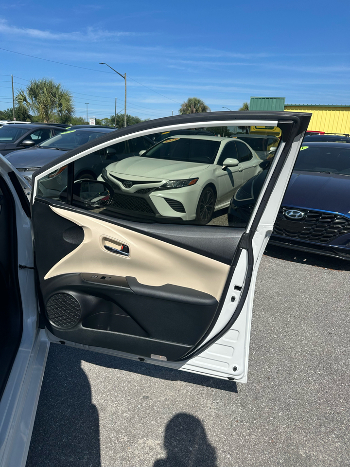 Toyota Prius LE AWD-e (Natl) 2021