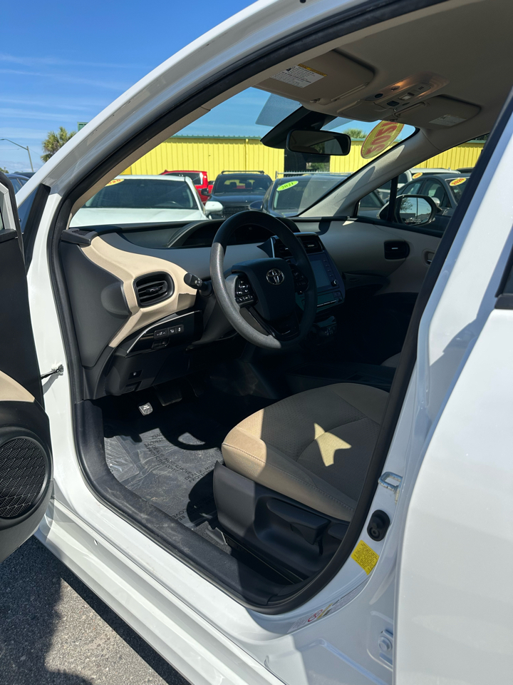 Toyota Prius LE AWD-e (Natl) 2021